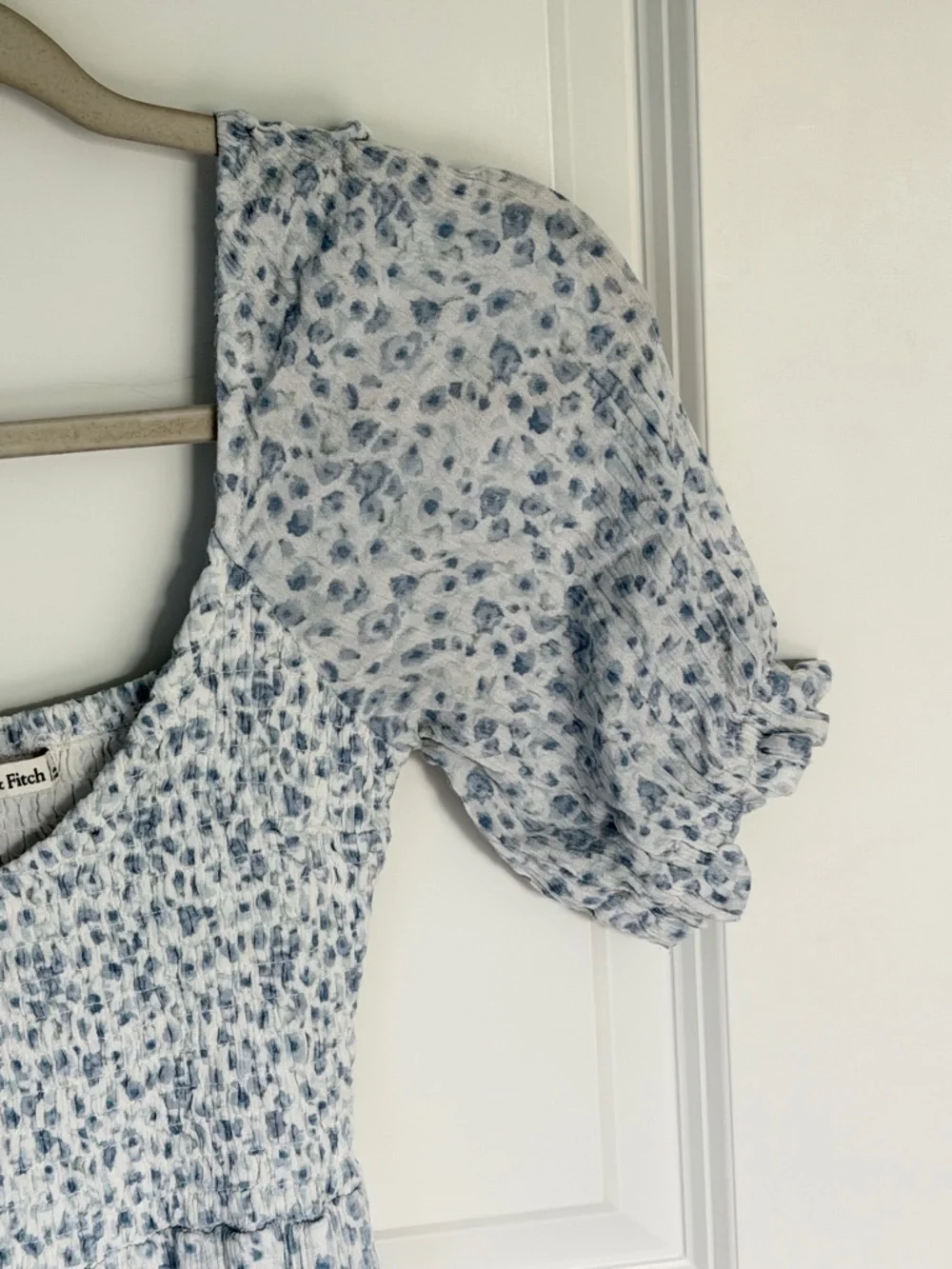 Abercrombie & Fitch Light Blue Floral Smocked Maxi Dress Size Small 54927